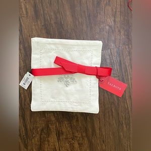 Talbots snow flakes napkins set of 4 size 6”